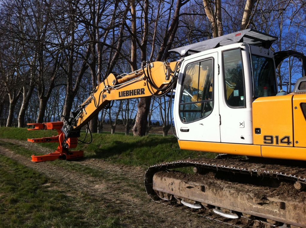 Pelle Gizzly avec lame Excavator