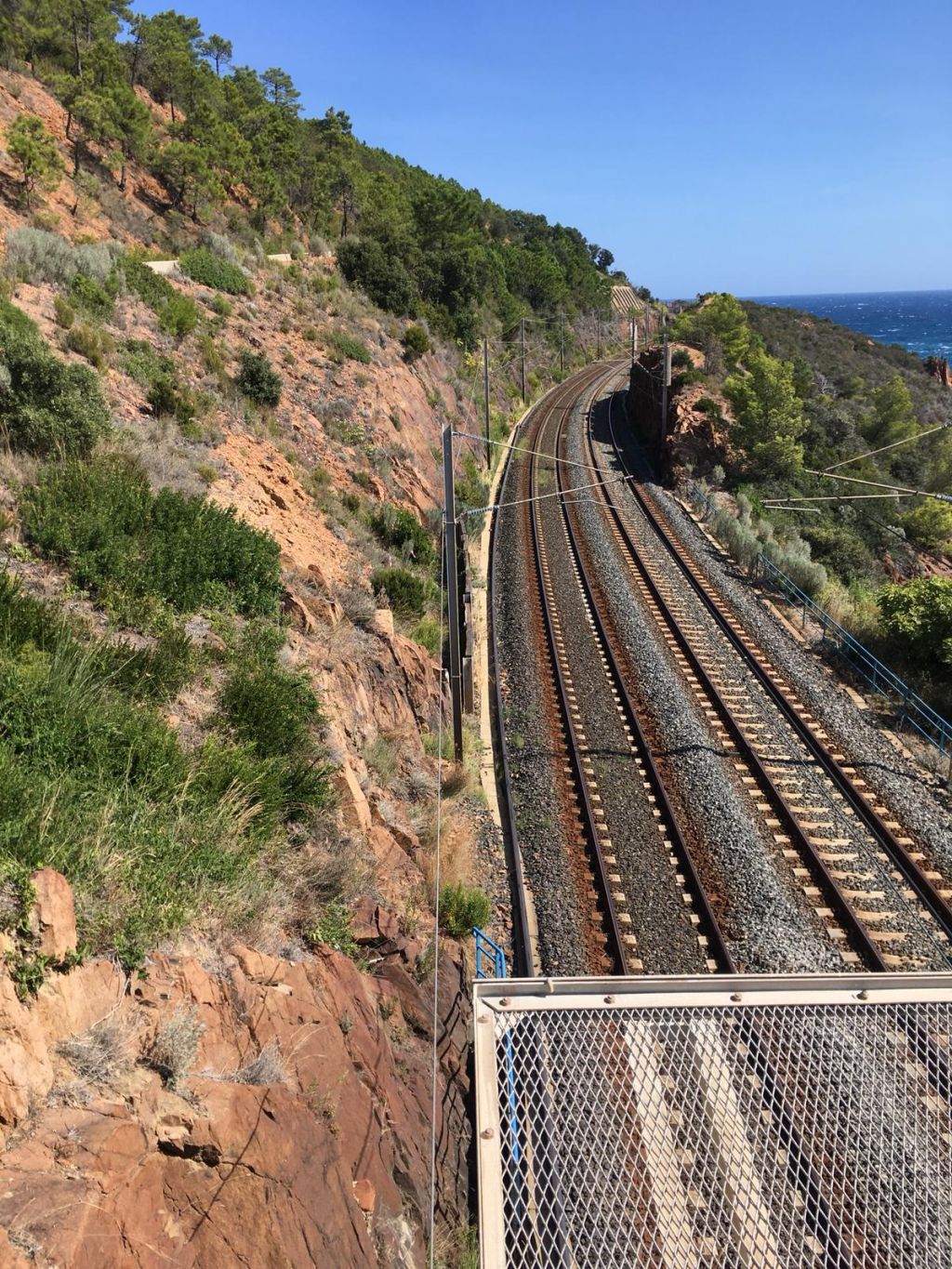 Dégagement des falaises Corniche d'Or entre Frejus et Cannes.JPG