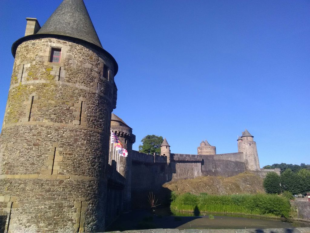 Rennes, Nettoyage des remparts du château de Fougères - Fin de chantier 1.jpg