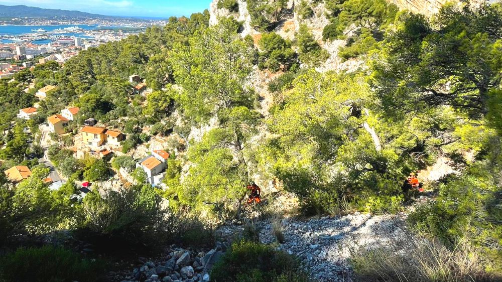 Serpe Toulon - Débroussaillage et abattage avec héliportage au Mont Faron.png