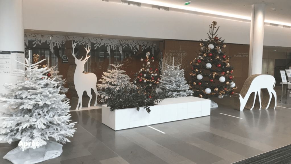 2021 01_sem_sapin_noel_paris_decoration_espaces_verts_hall .png