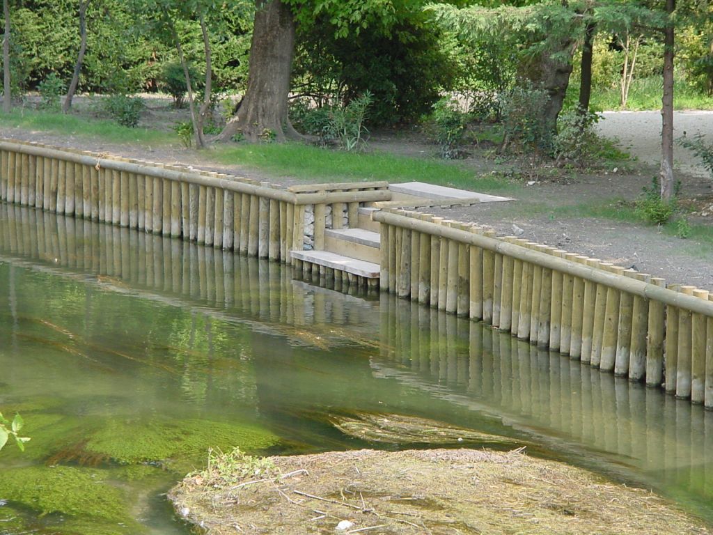 Serpe Avignon - Génie écologique mise en place de pieux jointifs Vaucluse.jpg