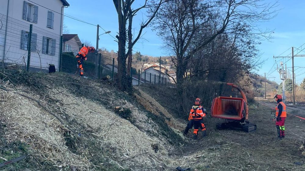 Lyon - nettoyage d'une zone SNCF 3.jpg