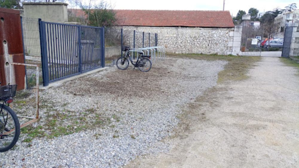 Réfection des massifs de la cartoucherie jardin haut à Bourg lès valence 4.jpg