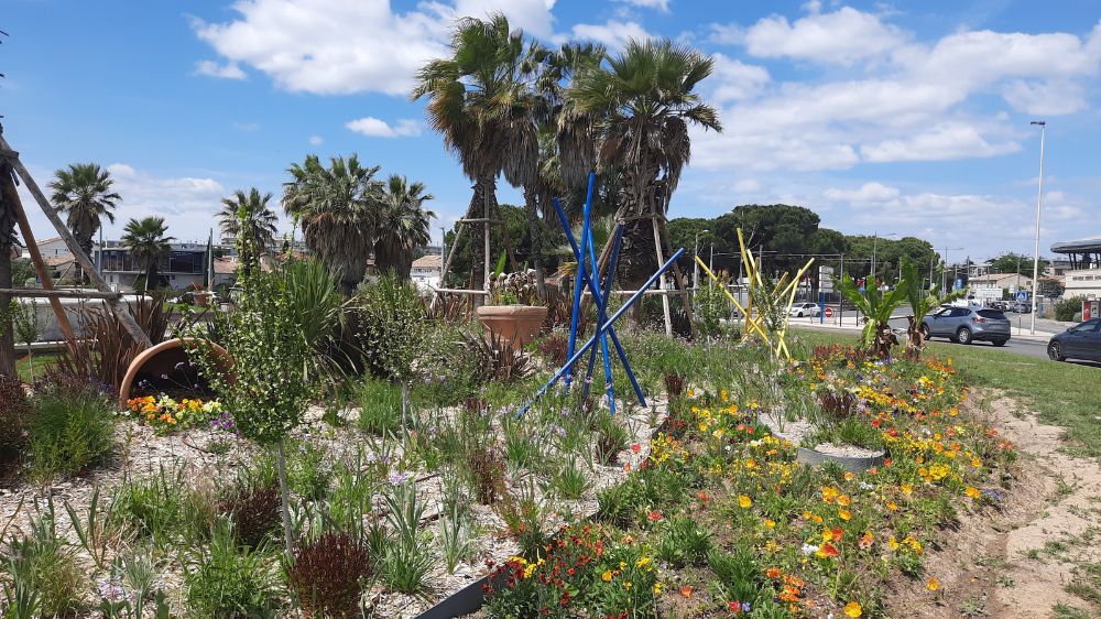 Montpellier - Aménagement paysager du rond point des près d'arènes 5.jpg