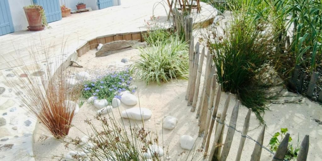 La Rochelle - Aménagement d’un jardin de bord de mer à La Rochelle.jpg