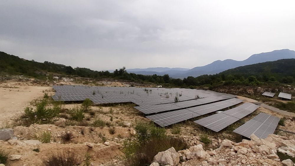 Annecy- Débroussaillage d’une centrale photovoltaïque à Parves et Nattage (01) 3.jpg