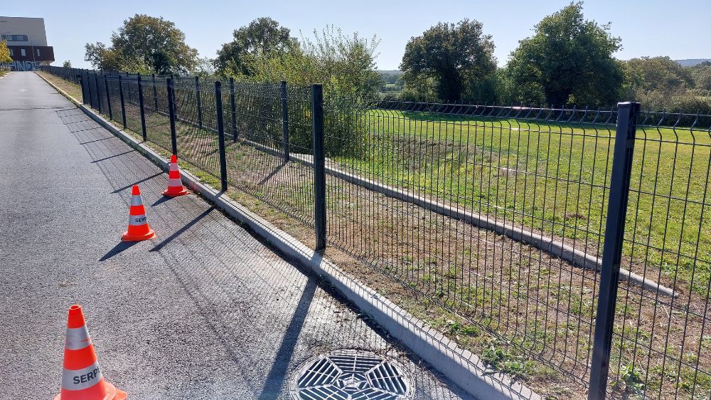 Poitiers - remise en état de clôture à Faye.jpg