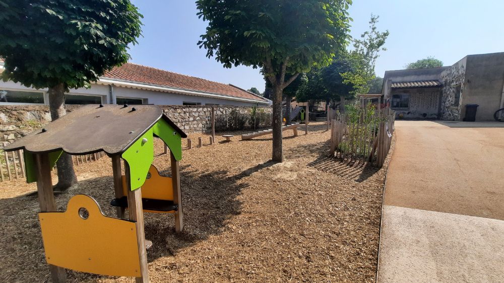 Montpellier - Désimperméabilisation de la cour de l’école à Poussan (34) 2.jpg