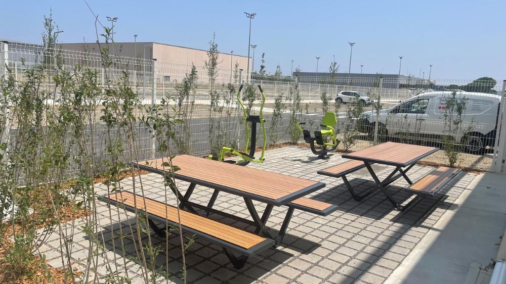 Perpignan -  Aménagement paysager du nouveau centre de tri La Poste – Rivesaltes (66) 2.jpg