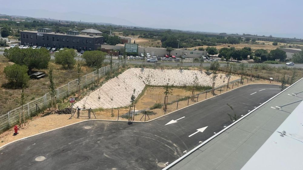 Perpignan -  Aménagement paysager du nouveau centre de tri La Poste – Rivesaltes (66) 3.jpg