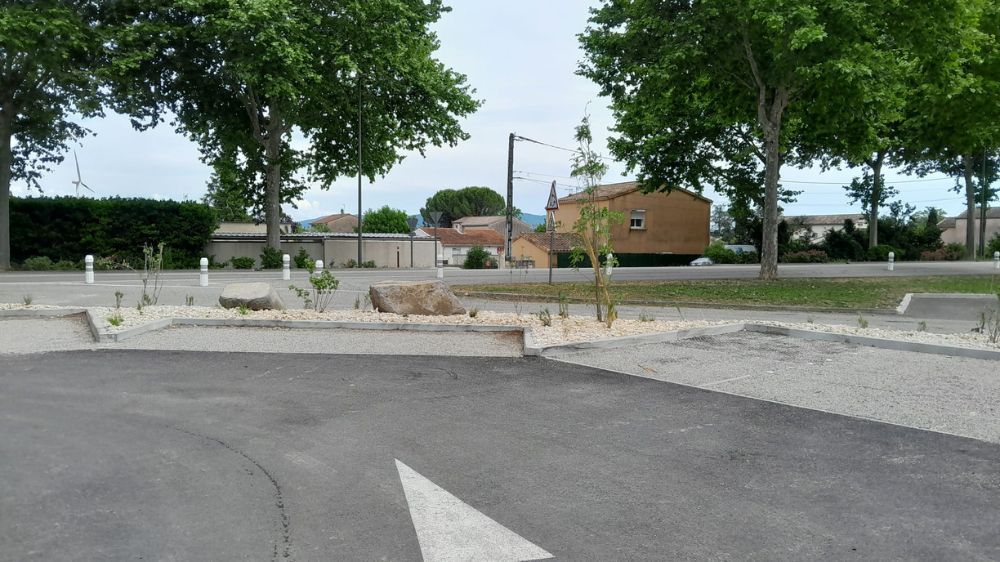 valence - Réfection paysagère du parking Intermarché 3.jpg
